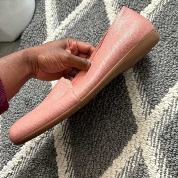 Trotters Sage Scalloped Detail Slip-Ons; fits like 10! - Picture 8 of 10